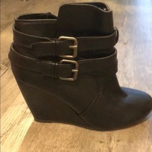 Nine West black buckle wedge